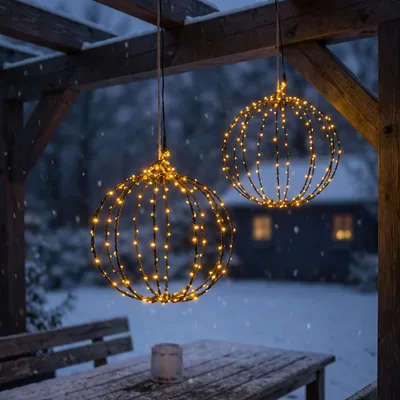 Produktbild von esotec Solar Weihnachtskugel 2er Set, bernsteinfarbene LEDs, D=25+30cm 103427, KI-generiertes Bild