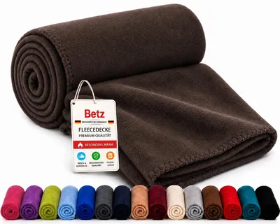 Produktbild von Betz Fleecedecke 130x170 cm 180g/m² – Wohndecke & Kuscheldecke – Flauschige Sofadecke als Tagesdecke – Leicht, wärmend & pflegeleicht – Farbe Braun, KI-generiertes Bild
