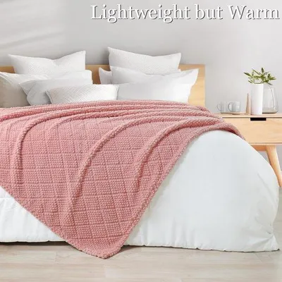 Zdjęcie produktu dla Unyqoos® Kocyk do przytulania, 130 x 150 cm – miękki i elegancki, z wzorem żakardowym, przyjazny dla skóry, idealny przez cały rok, kolor różowy