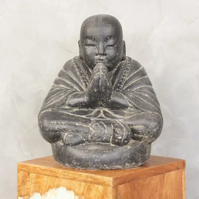 Produktbild von Buddha Mönch Steinfigur Stein Lavasand Bali Garten Deko Frostfest Gartenfigur 30 cm
