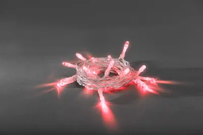 Produktbild von Konstsmide - LED Lichterkette, mit an/aus Schalter, 6h Timer, 50 rote Dioden, batteriebetrieben, Innen, transparentes Kabel; 1470-553