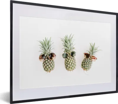 Produktbild von MuchoWow® Gerahmtes Poster Ananas - Tropisch - Sonnenbrille 40x30 cm - Poster mit Schwarzem Bilderrahmen Wandposter Rahmen Foto Bilder - Bilderrahmen - Poster im Rahmen