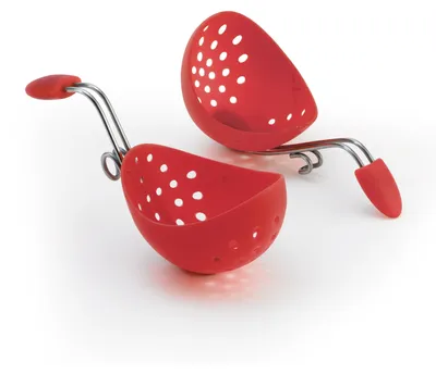 Immagine prodotto di Cuisipro, set di 2 stampi in silicone per uova in camicia | Colore: rosso | Per uova dalla forma perfetta e cotte delicatamente | Gli stampi per uova in camicia si agganciano al bordo della pentola | Adatti al lavaggio in lavastoviglie | Dimensioni: 16,5 x 10 x 5 cm | Stampo per uova in camicia