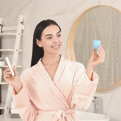 Imagen del producto de Copas menstruales de silicona médica, disponibles en tamaño pequeño (22 ml) y grande (30 ml), para hasta 12 horas de protección