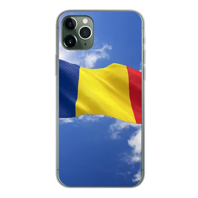 Produktbild von MuchoWow® Handyhülle Schutzhülle Hülle für iPhone 11 Pro Max Rumäniens Flagge weht am Himmel Silikon Softcase Handy Hülle - Schutz