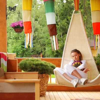 Produktbild von Relaxdays Blumenhaken mit Schmetterling, Blumenampelhalter für Wand, Metall Garten-Deko, HxBxT: 30 x 27,5 x 2cm, schwarz