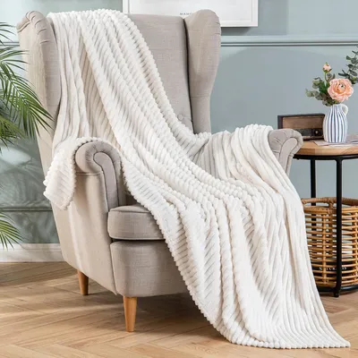 Produktbild von Samtflanell-Wohndecke für Sofa, Schlafzimmer oder Couch – Ganzjährig geeignet – 1 Stück – Weiche und warme Fleecedecke – Babydecke – 150 x 200 cm – Beige