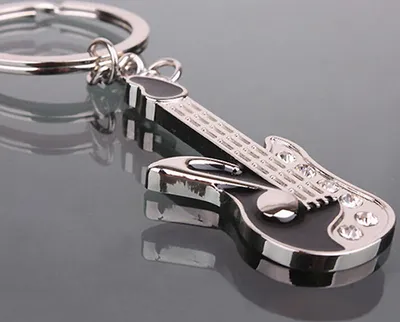 Produktbild von Modischer Mini-Gitarren-Anhänger, Strass-Schlüsselanhänger, Schlüsselanhänger, Geschenk