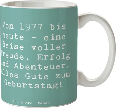 Produktbild von Mr. & Mrs. Panda Kaffeebecher Spruch 1977 Geburtstag - Meeresbrise - Geschenk, Geburtstagsfeier, schöne tasse, Erinnerungen, Freude, Happy Birthday, Keramikbecher, Alter