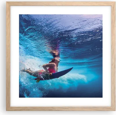 Produktbild von Gerahmtes Poster - Rahmen in heller Eiche - Surfen Frau Unterwasser - 40x40 cm - Wand Bild - Wanddeko - Wandbilder - Wandposter - Bilderrahmen - Bilder - Kunstdruck - Wandbild - P2NAC40x40-4274