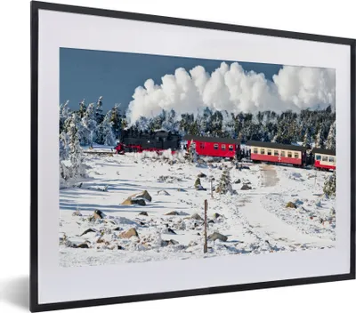 Produktbild von MuchoWow® MuchoWow® Gerahmtes Poster Eine Dampflokomotive im Schnee 40x30 cm - Poster mit zchwarzem Bilderrahmen - Bilderrahmen - Poster im Rahmen