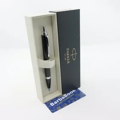 Produktbild von Parker IM Kugelschreiber | Schwarze Lackierung mit Chromzierteilen | Mittlere Spitze | Blau | Geschenkbox