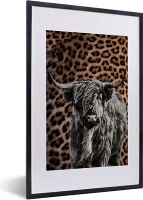 Produktbild von MuchoWow® MuchoWow® Gerahmtes Poster Schottisches Hochlandrind - Schwarz - Panther 40x60 cm - Poster mit zchwarzem Bilderrahmen - Poster in Rahmen