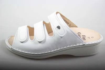 Produktbild von Finn Comfort PISA Pantoletten Drei Klettverschlüsse für optimalen Halt, Herausnehmbares Fußbett für Einlagen, Flexible Sohle für hohen Gehkomfort