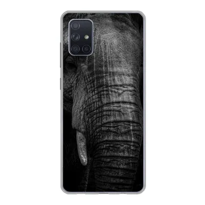 Produktbild von MuchoWow® Handyhülle Schutzhülle Hülle für Samsung Galaxy A71 Elefant auf schwarzem Hintergrund in schwarz und weiß Silikon Softcase Handy Hülle - Kartenbesitzer