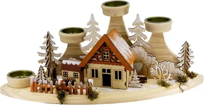 Imagen del producto de Casa navideña con luces – Escena de madera hecha a mano con una encantadora casa de entramado de madera – 3 candelabros elegantes – Dimensiones