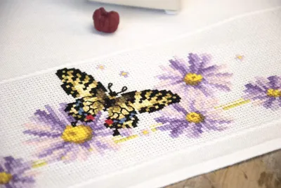 Produktbild von Vervaco Stickpackung Tischdecke 80x80 cm Schmetterling Kreuzstich Set