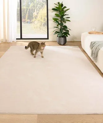 Imagen del producto de Unyqoos® Plush: Alfombra de pelo corto, suave y lujosa, color crema, 160x230 cm, fabricada en microfibra de poliéster, extra esponjosa y lavable a 30°C