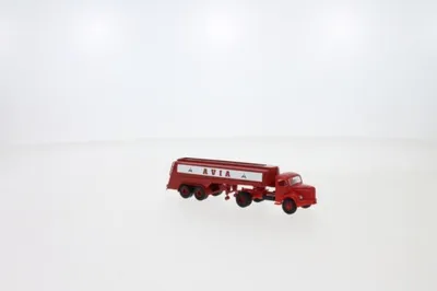 Produktbild von Brekina Berliet TLR 8 Tank-SZ Avia (F) 85432