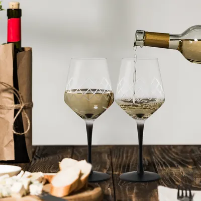 Produktbild von Famanu Weingläser Set - Elegante Kristallgläser mit schwarzem Fuß - 4 Stück
