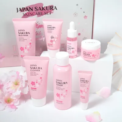 Produktbild von Gesichtspflege Skincare Set 7 Stück Reisegröße mit Gesichtsreiniger Schlammmaske Toner Serum Augencreme Sonnencreme