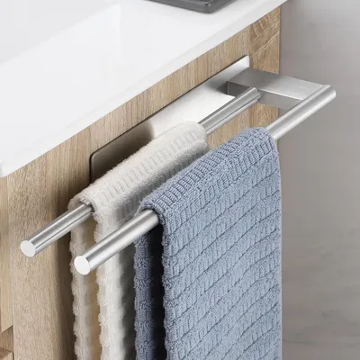 Zdjęcie produktu dla Wieszak na ręczniki podwójny - Półka łazienkowa - Oszczędność miejsca - Montaż bez wiercenia - 39 cm - Srebrny