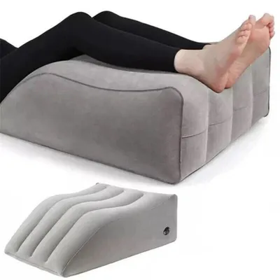 Productafbeelding van Venenkussen, beenkussen, kussen voor het verhogen van de benen, kussen om de benen omhoog te plaatsen, wigvormig kussen, venenkussen, beenkussen, ligkussen, opblaasbaar voetsteuntje, 50 x 63 x 25 cm