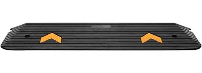 Imagen del producto de Rampa de goma para umbral, con una altura de 2,5 cm, ideal para puertas y para sillas de ruedas. Rampa robusta para aceras, con una capacidad de carga de 14.000 kg, superficie antideslizante, perfecta para sillas de ruedas