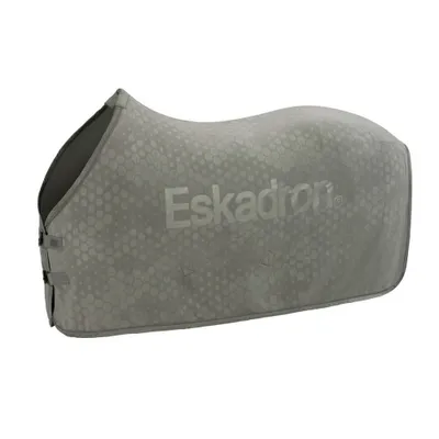 Produktbild von Eskadron REFLEXX Abschwitzdecke  " FLEECE STAMPED " Größe - 125cm Farbe - lightolive