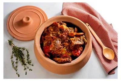 Produktbild von Güvec Tontopf mit Deckel zum Kochen ⌀23,5cm, 3,5 Liter, runder Schmortopf, backofengeeignet