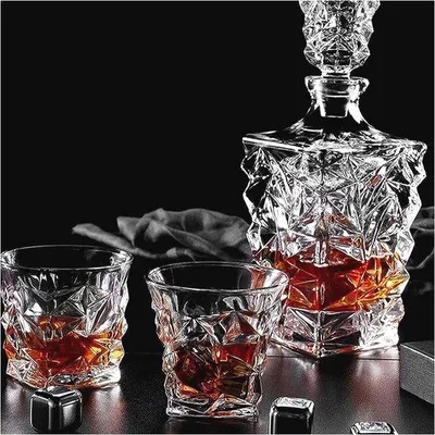 Produktbild von Famanu Glaskaraffe und Whiskyset - Elegantes Design mit 6 Gläsern