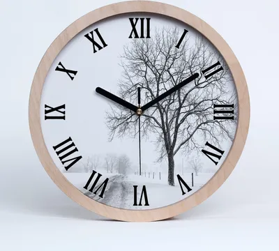 Produktbild von Holzuhr 30fi cm wanduhr - schwarze Spitzen - Baum im Winter