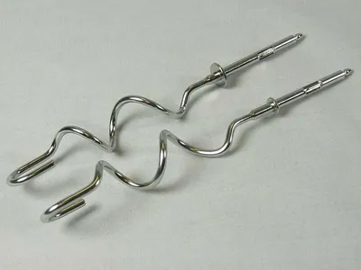 Image de Kit Kenwood comprenant 2 fouets et crochets pour pétrir, pour le batteur-mélangeur HM620
