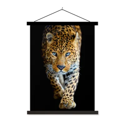 Produktbild von MuchoWow® Textilposter Leopard - Tiere - Porträt - Wildtiere - Schwarz 60x80 cm mit schwarzem Rahmen - Plakathalter