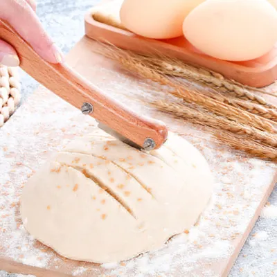 Zdjęcie produktu dla Nóż do krojenia chleba z drewnianą rękojeścią i 5 wymiennymi ostrzami do wypieku chleba - akcesoria kuchenne