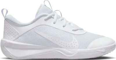 Produktbild von NIKE Om Ni Multi-Court Schuhe Kinder weiss 38,5