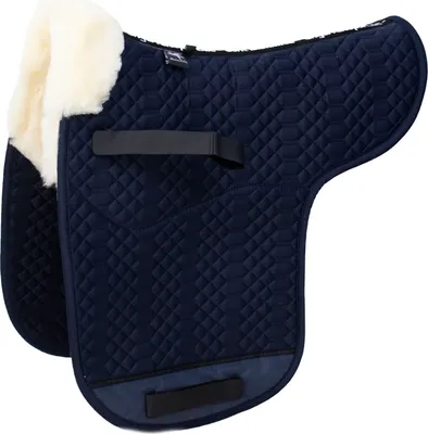 Produktbild von Engel Reitsport Satteldecke SADEK1 Lammfell & Baumwollsteppstoff, Fell in Sattellage, Fellkranz vorne, Marine-Med./Natur-D (Dressur)
