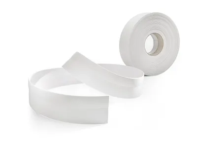 Zdjęcie produktu dla QUEST Samoprzylepna listwa przypodłogowa PCV 23x32mm, 25m, elastyczna, miękka listwa podłogowa, cokołowa, zgaszona biel