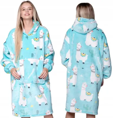 Produktbild von Langer Deckenpullover XXL - Kuscheldecke mit Ärmeln - Fleece Lama Alpakamuster