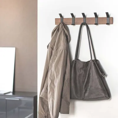 Zdjęcie produktu dla Yamazaki wieszak na płaszcze drewniany ciemnobrązowy z 5 metalowymi haczykami wieszak ścienny wieszak na płaszcze wieszak na płaszcze panel wieszak na płaszcze wieszak na płaszcze