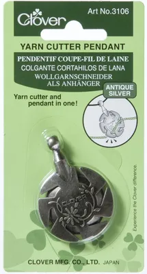 Produktbild von Clover Wollgarnschneider - silberner Anhänger mit Blumenranke verziert - 3106