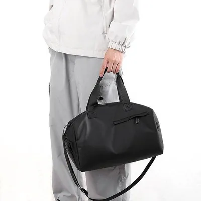 Produktbild von Wasserdichte Sporttas mit Schuhfach und Näschtasche für Damen und Herren - Kleine Reisetasche für persönliche Gegenstände - schwarz