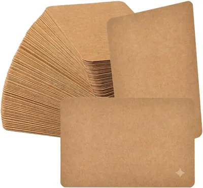 Immagine prodotto di Cartoncini in carta kraft, formato A6, confezione da 150 pezzi, dimensioni 14,9 x 10 cm, grammatura 350 g/m², ideali per progetti fai-da-te