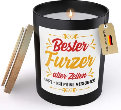 Produktbild von 22Feels Verlobungsgeschenk Männer Spruchkerze für Ihn Sojawachs Kerze im Glas "Bester Furzer Aller Zeiten" Verlobte Groom To Be Handgemacht mit Spruch Duft Deko Vegan Nachhaltig - ZITRUS