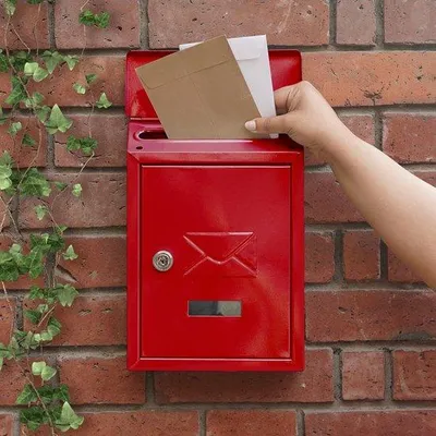 Produktbild von Famanu Wandbriefkasten Rot - Wetterfest und Langlebig - Stilvolles Design - Abschließbar - Robuste Konstruktion