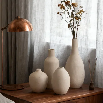 Image de Ensemble de 4 vases en céramique beige, idéal pour la décoration de tables et d'étagères