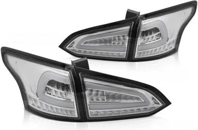 Image de Feux arrière à LED intégrés dans une barre lumineuse, adaptés à la Ford Focus MK3 Turnier, année de fabrication 2011-2018, finition chromée