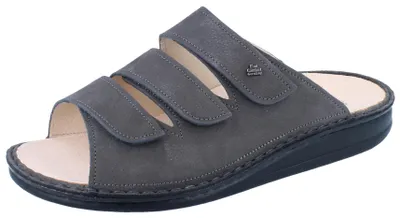 Productafbeelding van Finn Comfort Korfu slippers. Comfortabele onderkleding voor dames en heren, met een elastische band voor een optimale pasvorm. Gemaakt van hoogwaardige katoen voor een aangenaam draagcomfort