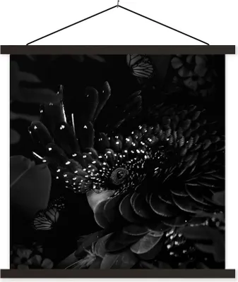 Produktbild von MuchoWow® Textilposter Nahaufnahme eines Kakadus, umgeben von Schmetterlingen - schwarz und weiß 90x90 cm mit schwarzem Rahmen - Magnetisches