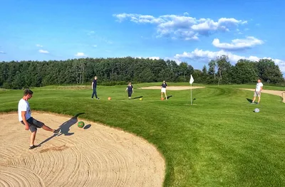 Produktbild von Jochen Schweizer Footgolf; Erlebnis verschenken oder selbst erleben;  Gutschein gültig für 1 Person Gruppengröße: 2-4 Personen